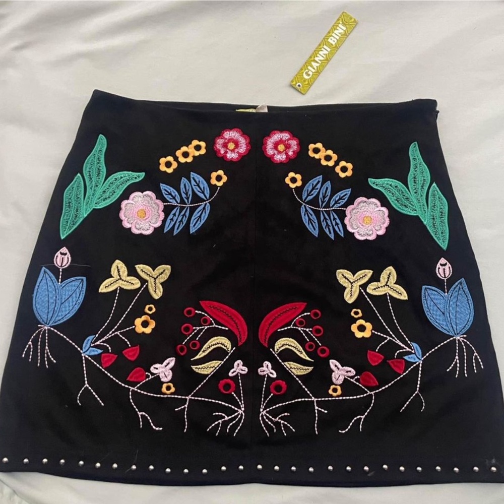 Gianni Bini embroidered faux suede mini skirt